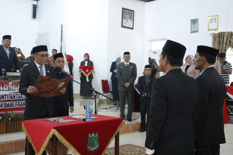 Ketua DPRD Pinrang melantik dan Mengambil Sumpah 2 anggota DPRD Pinrang pengganti Antar waktu