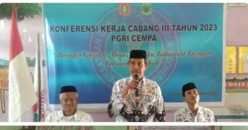 Ketua PGRI Pinrang Drs. Darmin, M.Si, Membuka Konferensi Kerja Cabang III 2023 PGRI Cempa