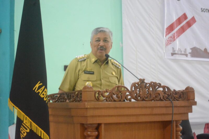Bupati Pinrang Irwan Hamid membuka Sosialisasi, Bimtek Sistem Kerja ASN, SOTK hasil perubahan penyederhanaan Birokrasi, Perubahan Jam kerja ASN