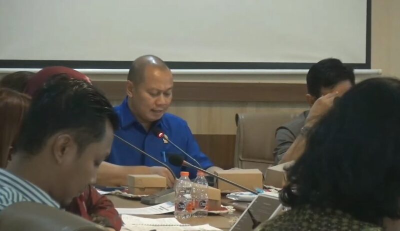 Ketua DPRD Wajo H. Andi Alauddin Palaguna memberikan sambutan penerimaan Tim Pusat Perancangan Undang-undang Bidang Hukum dan Ham Badan Keahlian DPR RI  ke DPRD Wajo, Selasa, 14 November 2023 di ruang rap[at pimpinan DPRD Wajo.