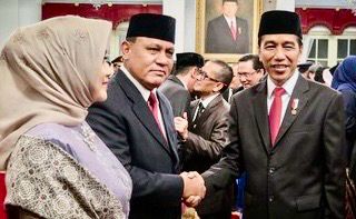Presiden Jokowi saat melantik Firli Bahuri sebagai Ketua KPK.  (Feri Agus Setyawan)