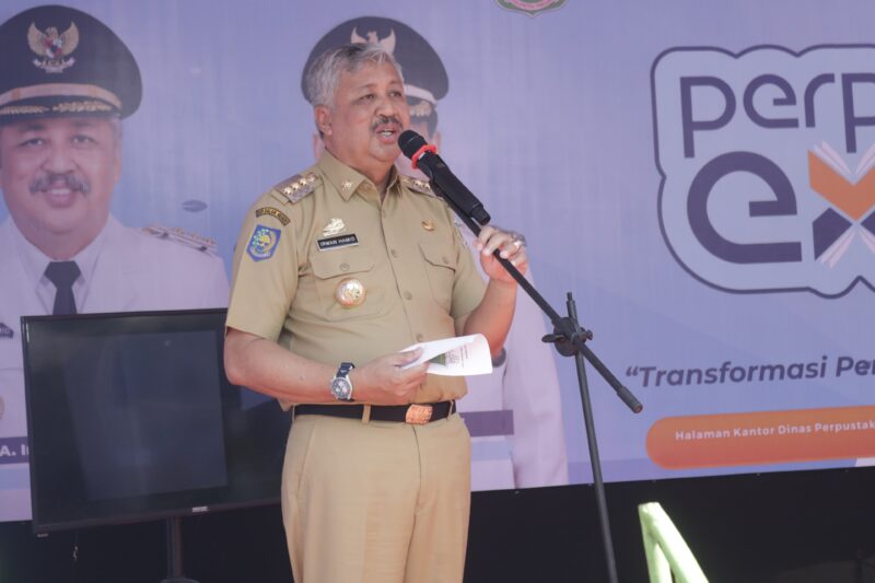 Bupati Pinrang Irwan Hamid membuka Expo Perpustakaan