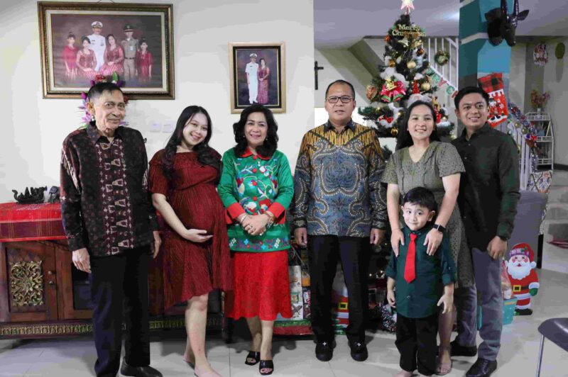 Wali Kota Makassar, Ir. Moh. Ramdhan Pomanto, Berkunjung ke Kediaman Kepala Dinas Ketenagakerjaan, Nielma Palamba, di Nusa Tamalanrea Indah, Senin 25 Desember 2023