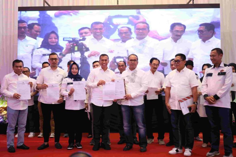 Wali Kota Makassar, Ir. Moh. Ramdhan Pomanto, Mengukuhkan Pengurus Keluarga Besar Alumni (KBA) SMPN 5 Makassar Periode 2023-2027, di DP Hall Jalan Amirullah, Minggu 17 Desember 2023