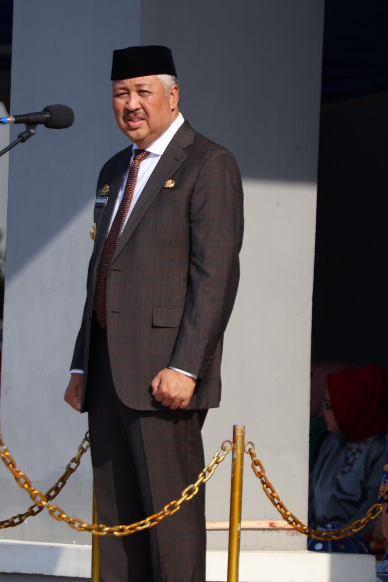 Bupati Pinrang bertindak sebagai pembina upacara Peringatan Hari Ibu ke-95 dan Hari Ulang Tahun Dharma Wanita Persatuan ke - 24 tahun