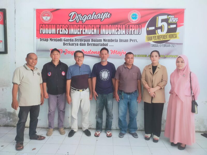 Pengurus FPII Korwil Sidrap yang terpilih berpose bersama pengurus FPII setwil Sulsel