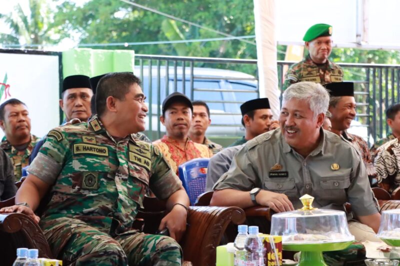 Komandan Komando Resort Militer (Korem) 141/Toddopuli Brigjen TNI Sugeng Hartono di dampingi Bupati Pinrang saat peresmian Koramil Lanrisan