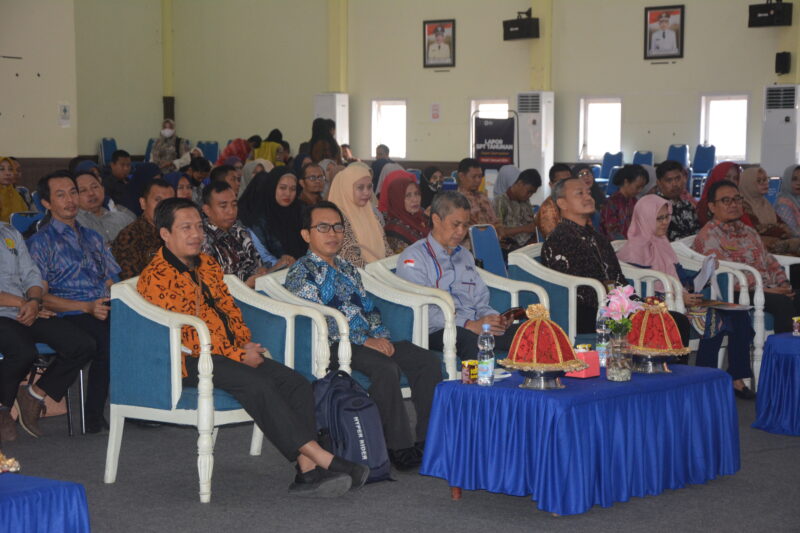 Pemerintah Kabupaten (Pemkab) Wajo bekerjasama dengan Kantor Pelayanan, Penyuluhan dan Konsultasi Perpajakan (KP2KP) Sengkang menggelar sosialisasi kepada bendahara Organisasi Perangkat Daerah (OPD) se Kabupaten Wajo di Ruang Pola Kantor Bupati, Kamis (25/1/2024)