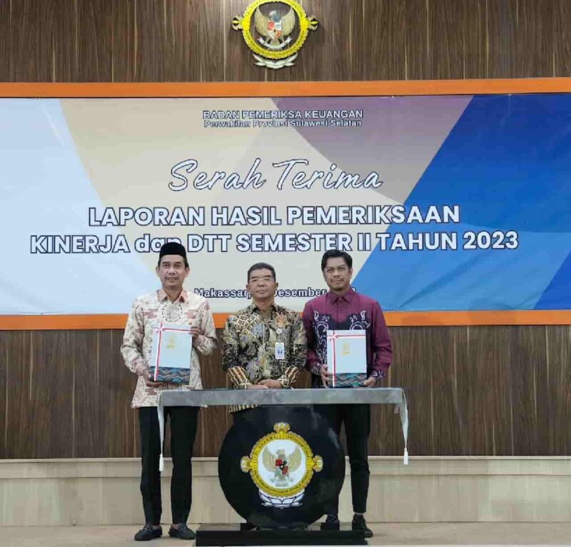 Ketua DPRD Kota Makassar, Rudianto Lallo, Bersama Pj Sekda Firman Hamid Pagarra, Menerima Laporan Hasil Pemeriksaan Kegiatan (LHPK) Semester II Tahun 2023, Jum'at 19 Januari 2024