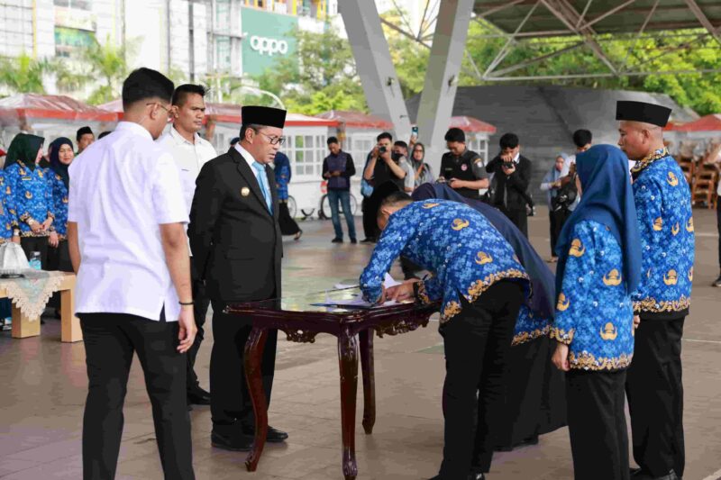 Wali Kota Makassar, Ir. Moh. Ramdhan Pomanto, Saat Melantik Pejabat Administrasi Lingkup Pemkot Makassar, di Tribun Lapangan Karebosi, Rabu 17 Januari 2024