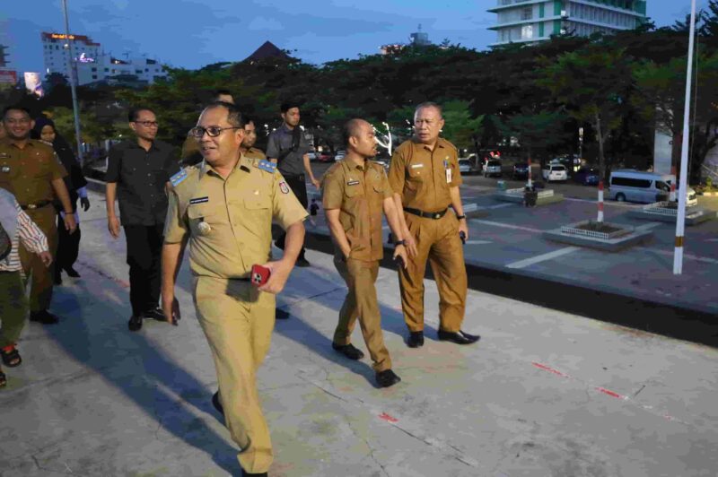 Wali Kota Makassar, Ir. Moh. Ramdhan Pomanto, Turun Langsung Mengecek Lokasi Pelantikan, di Anjungan City of Makassar, Selasa 2 Januari 2024