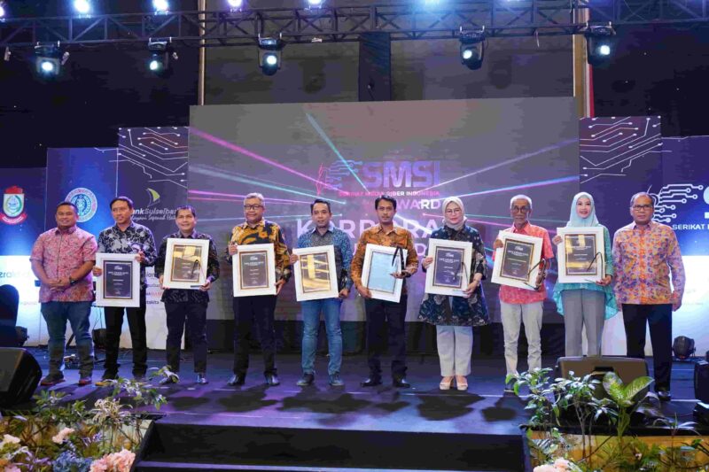 Perumda Air Minum Kota Makassar, Menerima Penghargaan dari Serikat Media Siber Indonesia (SMSI), di Hotel Claro, Senin 15 Januari 2024