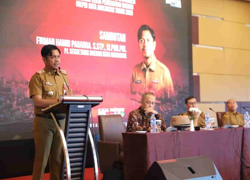 Penjabat Sekda Kota Makassar, Firman Hamid Pagarra, Saat Memberikan Sambutan Pembukaan Orientasi Perencanaan RKPD 2025, di Hotel Aston, Senin 22 Januari 2024