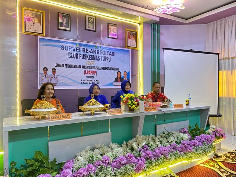 Kepala Dinas Kesehatan Pinrang drg.Dyah Puspita Dewi,M.Kes, menerima tim akreditasi kementerian kesehatan RI