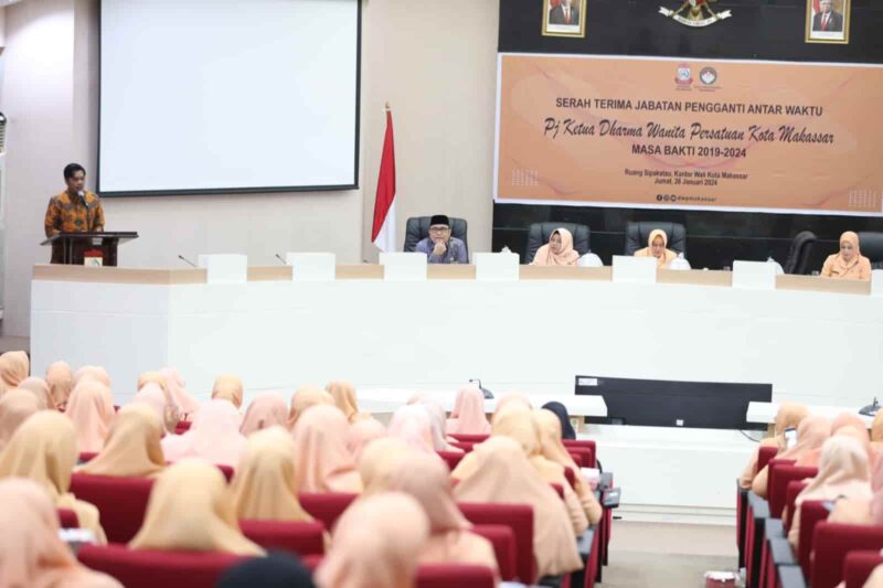 Pj Sekda Kota Makassar, Firman Hamid Pagarra, Menghadiri Pelantikan Antar Waktu DWP Lingkup Pemerintah Kota Makassar, di Ruang Sipakatau, Kantor Balai Kota, Jum'at 26 Januari 2024