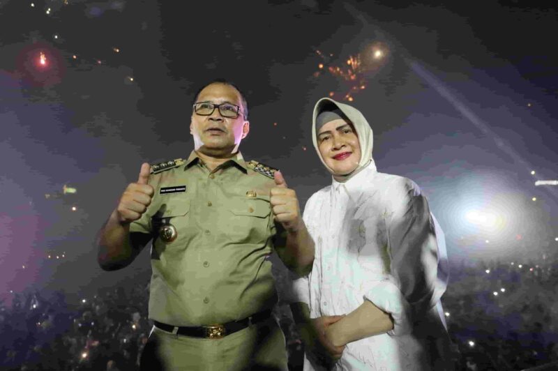 Ketua TP PKK Kota Makassar, Indira Yusuf Ismail, Bersama Wali Kota Makassar, Ir. Moh. Ramdhan Pomanto, Merayakan Malam Tahun Baru 2024, Senin 1 Januari 2024