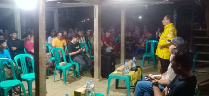 Anggota DPRD Wajo, Yunus Panaungi, menggelar reses terakhirnya di Desa Simpursia, Kecamatan Pammana, Selasa (30/1/2024) malam