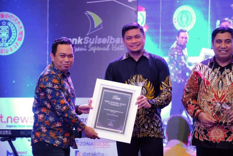 Bupati Gowa, Adnan Purichta Ichsan, Menerima Penghargaan SMSI Award 2023, di Hotel Claro, Senin 15 Januari 2024