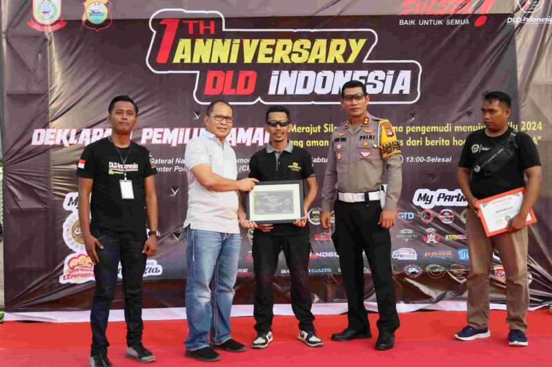 Wali Kota Makassar, Ir. Moh. Ramdhan Pomanto, Bersama Driver Lintas Daerah (DLD) dan Kasatlantas Polrestabes, Menghadiri Deklarasi Pemilu Damai dan Berkualitas, di Tugu MNEK CPI, Sabtu 3 Februari 2024