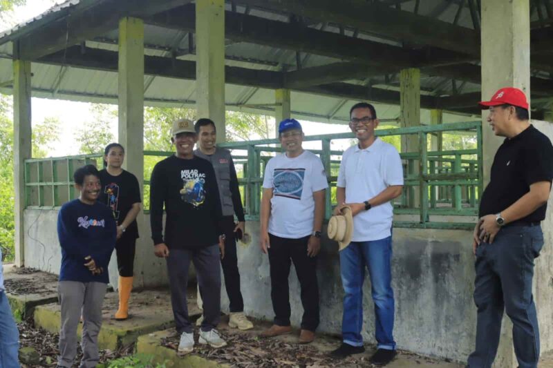 Penjabat Bupati Takalar, Setiawan Aswad, Mengunjungi Pusat Kesehatan Hewan, di Desa Pa'papunganta, Kabupaten Takalar, Minggu 25 Februari 2024.