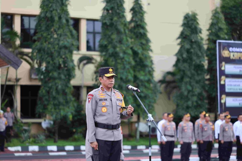 Kapolda Sulsel, Andi Rian R Djajadi, Pimpin Apel Pemberangkatan PAM TPS, di Mapolda Sulsel, Senin 12 Februari 2024