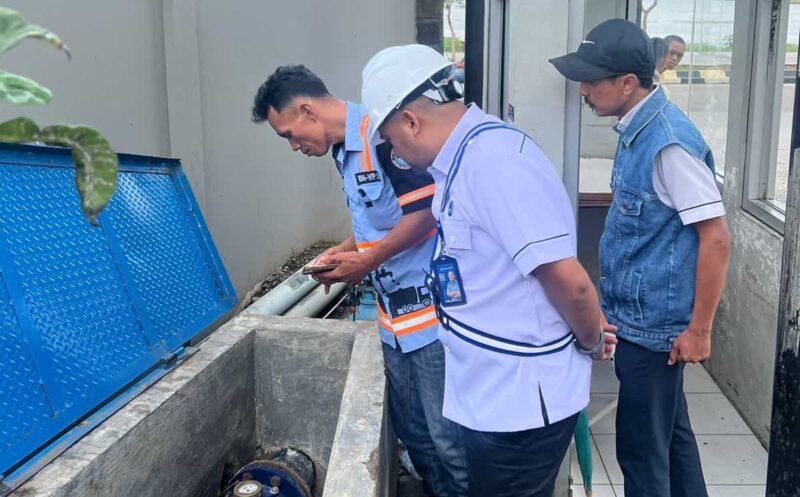 Perumda Air Minum Kota Makassar, Melakukan Pemeriksaan Meter Pelanggan, Rabu 7 Februari 2024