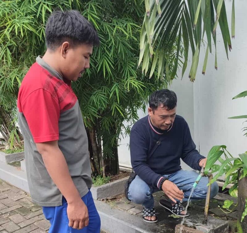 Petugas Perumda Air Minum Kota Makassar Kembali Melakukan Pemeriksaan Meteran Air, Kamis 8 Februari 2024