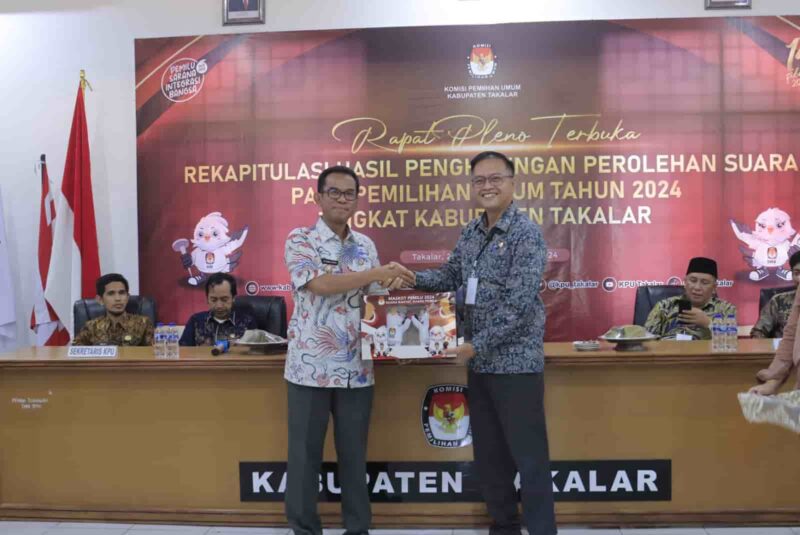 Penjabat Bupati Takalar, Setiawan Aswad, Menghadiri Rapat Pleno Terbuka Rekapitulasi Hasil Pemilu, di Kantor Pemilihan Umum (KPU) Kabupaten Takalar, Kamis 29 Februari 2024
