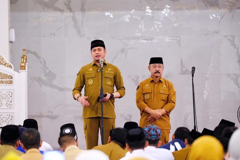 Bupati Gowa, Adnan Purichta Ichsan, Didampingi Wakil Bupati, Abd Rauf Malaganni, Menghadiri Dzikir dan Doa Bersama, Peringatan Delapan Tahun Kepemimpinan Adnan-Kio, di Masjid Agung Syekh Yusuf, Senin 26 Februari 2024