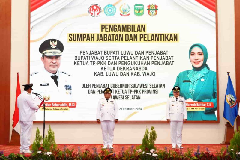Penjabat Gubernur Sulawesi Selatan, Bahtiar Baharuddin, Melantik Muhammad Saleh sebagai Pj Bupati Luwu, dan Andi Batarilifu sebagai Pj Bupati Wajo, di Aula Tudang Sipulung, Rujab Gubernur Sulsel, Rabu 21 Februari 2024
