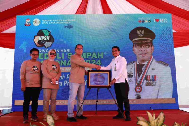 Wali Kota Makassar, Ir. Moh. Ramdhan Pomanto, Menghadiri Hari Peduli Sampah Nasional, di Anjungan Pantai Losari, Kamis 7 Maret 2024