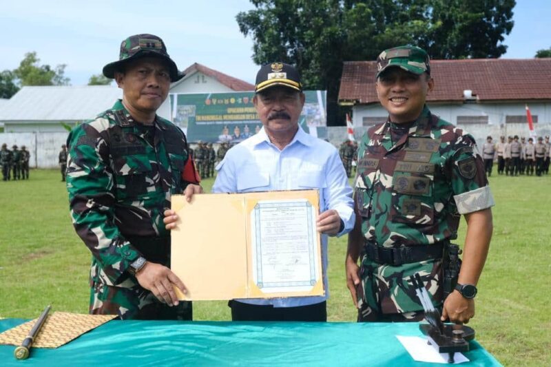 Wakil Bupati Gowa, Abd Rauf Malaganni, Menghadiri Penutupan Tentara Manunggal Membangun Desa (TMMD) ke-119, di Lapangan Sepakbola, Kecamatan Pattalassang, Rabu 20 Maret 2024