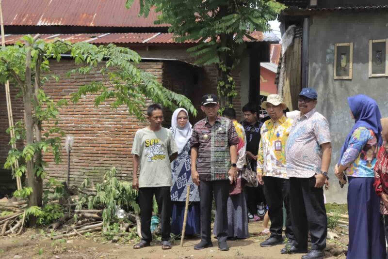 Penjabat Bupati Takalar, Setiawan Aswad, Mengunjungi Pengepul dan Petani Cabe, di Kecamatan Mangarabombang, Kamus 14 Maret 2024
