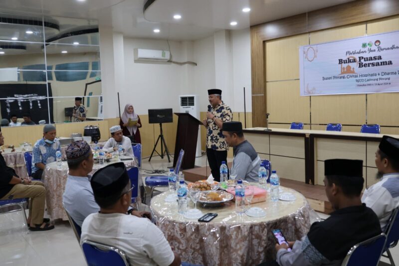 Bupati Pinrang memberikan apresiasi kepada seluruh tenaga medis, tenaga administrasi RSUD Lasinrang Pinrang atas kinerja yang selama ini di tunjukkan