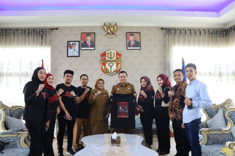 Pj.Bupati Wajo Andi Bataralifu menerima audensi dari Bale Rakko Production di ruang kerja bupati wajo, Senin (18/3/2024)