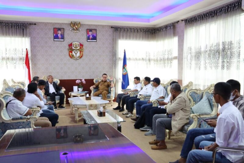 Ketua PWI Kabupaten Wajo, H.Rukman Nawawi  bersama sejumlah Pengurus dan Anggota PWI melakukan audiensi dengan  Pj.Bupati Wajo, Andi Bataralipu di Ruang kerjanya, Senin (25/3/2024)