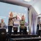 Pemberian hadiah undian Tabungan Simpeda secara simbolis oleh Ketua Umum Asbanda dan Dirut Bank Sumut kepada pemenang