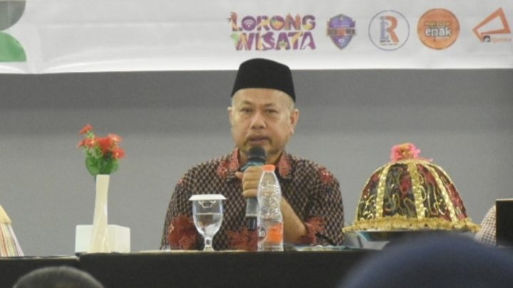 Abdul Wahid saat menggelar Sosialisasi Perda Nomor 5 Tahun 2018 tentang Perlindungan Anak, di Hotel Maxone, Jalan Taman Makam Pahlawan, Minggu 21 April 2024