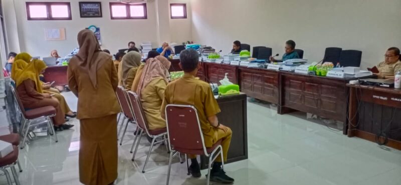 Komisi II DPRD Wajo menggelar rapat dengar pendapat (RDP) dengan Dinas Perikanan dan Kelautan (DKP) pada Selasa (23/4/2024) untuk membahas program restocking benih ikan di danau, sungai, dan rawa di wilayah Wajo