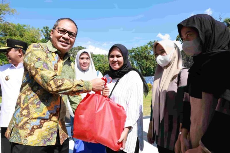 Wali Kota Makassar, Ir. Moh. Ramdhan Pomanto Bersama Pj Gubernur Sulsel, Melepas Ratusan Pemudik Ramadan, Sabtu 6 April 2024