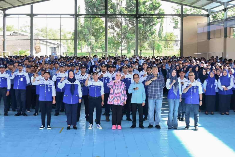 Ketua PKK Kota Makassar, Indira Yusuf Ismail, Menghadiri Halal BI Halal Pasca Libur Idul Fitri, Selasa 16 April 2024