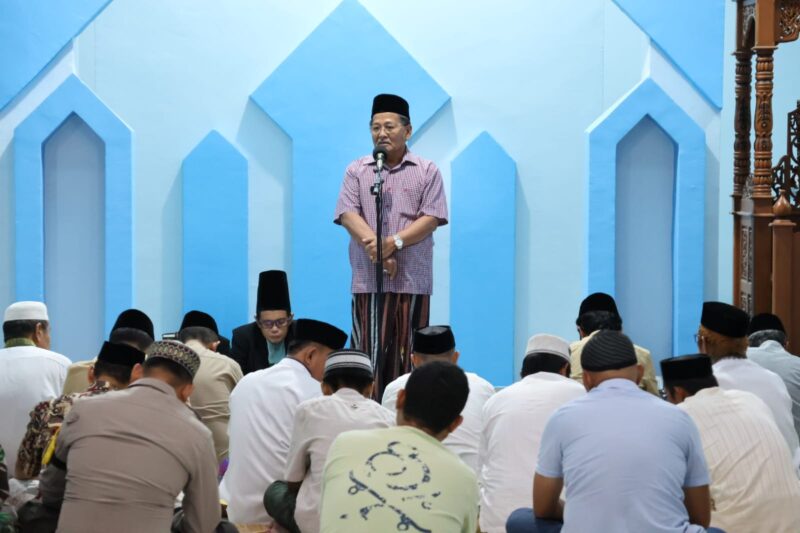 Wabup Pinrang Drs. H. Alimin, di depan jamaah Masjid Jabal Rahmah Dusun Pakoro