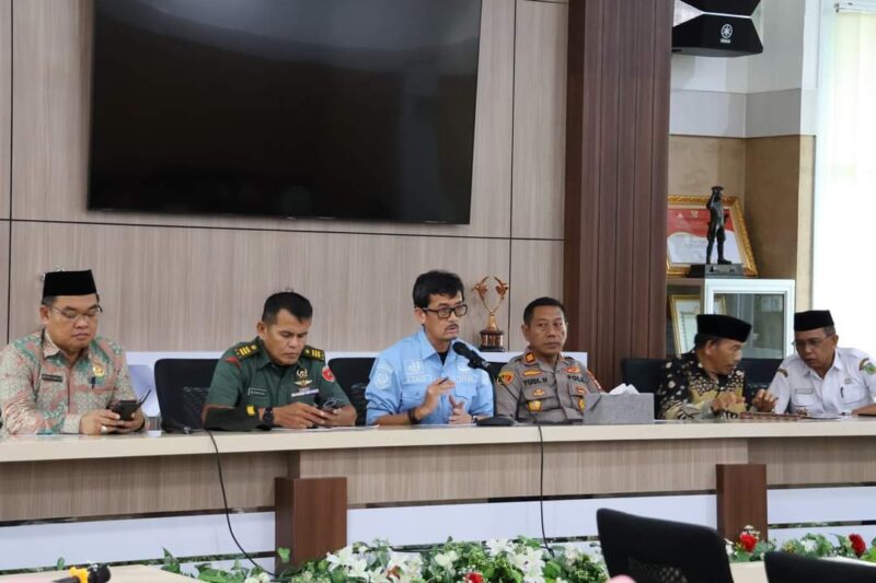 Sekda Pinrang A.Calo Kerrang memimpin langsung Rapat Koordinasi rencana pemberangkatan dan pemulangan Calon Jamaah Haji asal Kabupaten Pinrang