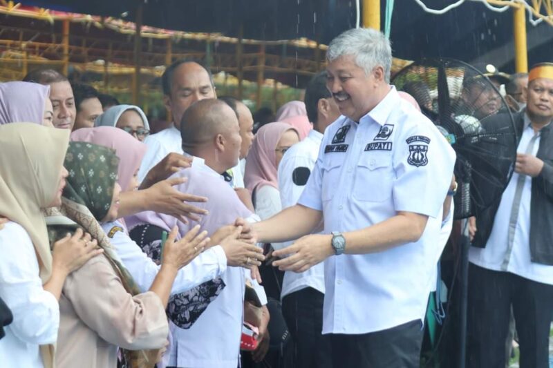 Bupati Pinrang dan Wakil Bupati lepas tugas di hadiri ribuan ASN