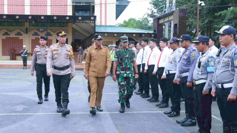 Penjabat Bupati Takalar, Setiawan Aswad, Menghadiri Apel Gelar Pasukan Operasi Ketupat, di Lapangan Polres Takalar, Rabu 3 April 2024