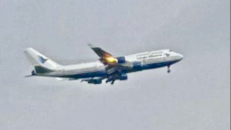 Detik-detik Pesawat Garuda yang Angkut Jemaah Haji kloter 5 Terbakar