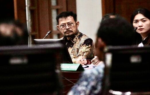 Terdakwa kasus pemerasan dan gratifikasi Syahrul Yasin Limpo (tengah) menjalani sidang lanjutan di Pengadilan Tipikor, Jakarta. (antara)