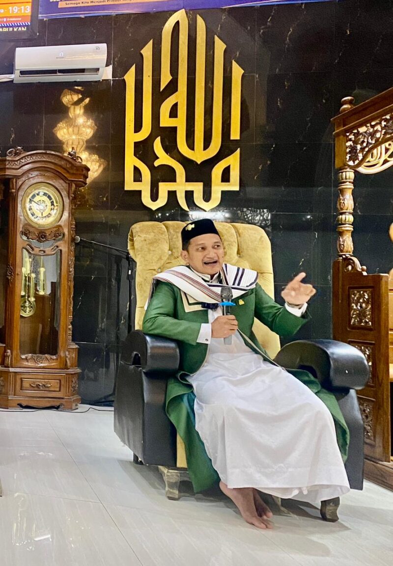 Gurutta Muhammad Yusuf. S.Sos.I., M.A Saat Pengajian Di Masjid Jami'atul Khaeriyah Siwa Kabupaten Wajo