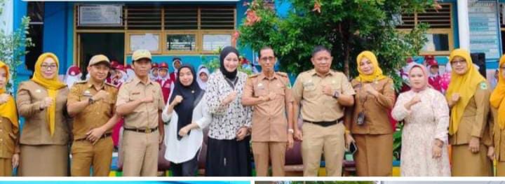 Kadis Dikbud didampingi Kabid PTK , kepala UPT SDN 161 serta para guru saat hadiri perpisahan