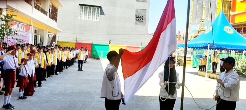 Memperingati Hari Ulang Tahun (HUT) ke-79 Kemerdekaan Republik Indonesia, Lions Club International District 307 B2 Indonesia Wilayah 7 menggelar upacara bendera yang berlangsung khidmat di halaman Sekolah Budi Kasih Jl. Gunung Salahutu II No.13 Kota Makassar, Sabtu (17/08/2024) pagi